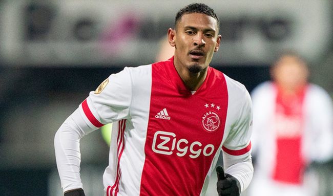 规赛表现出 规赛表现出