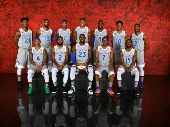 运动员们将 运动员们将